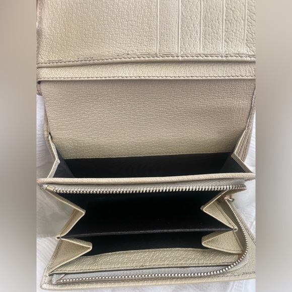 GUCCI GG Monogram Metal Bar Continental Flap
Wallet - Picture 8 of 11